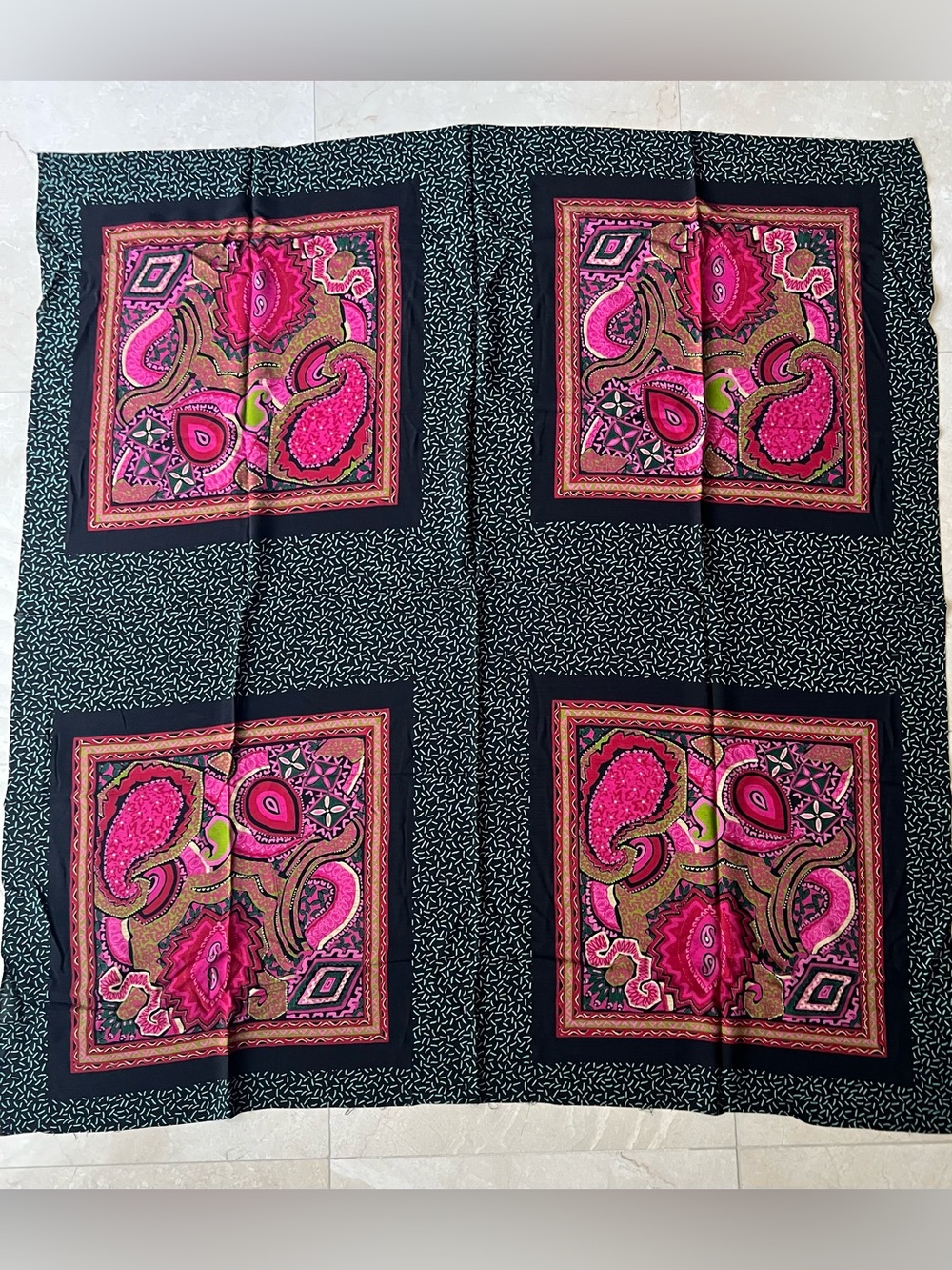 Vintage 44” x 48” KAREN KANE Rayon Scarf - Excellent Condition